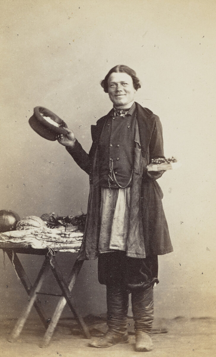 Галантерейщик. Фото: https://www.perunica.ru/