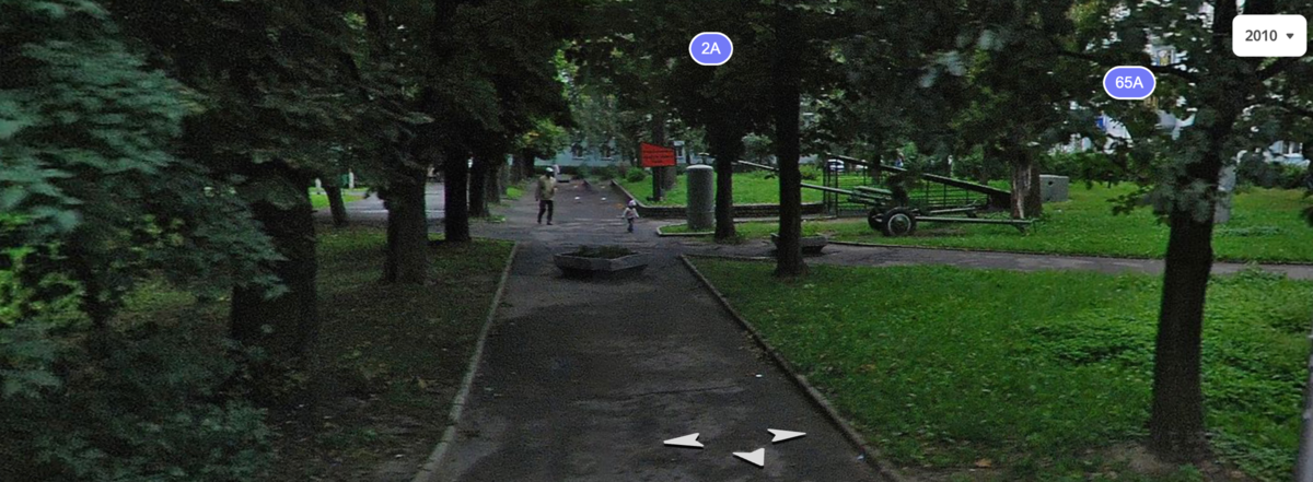 Видно не очень, но раньше не было забора и крыш из поликарбоната.