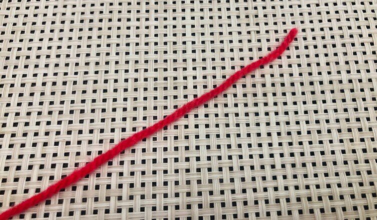 Берём один конец нити