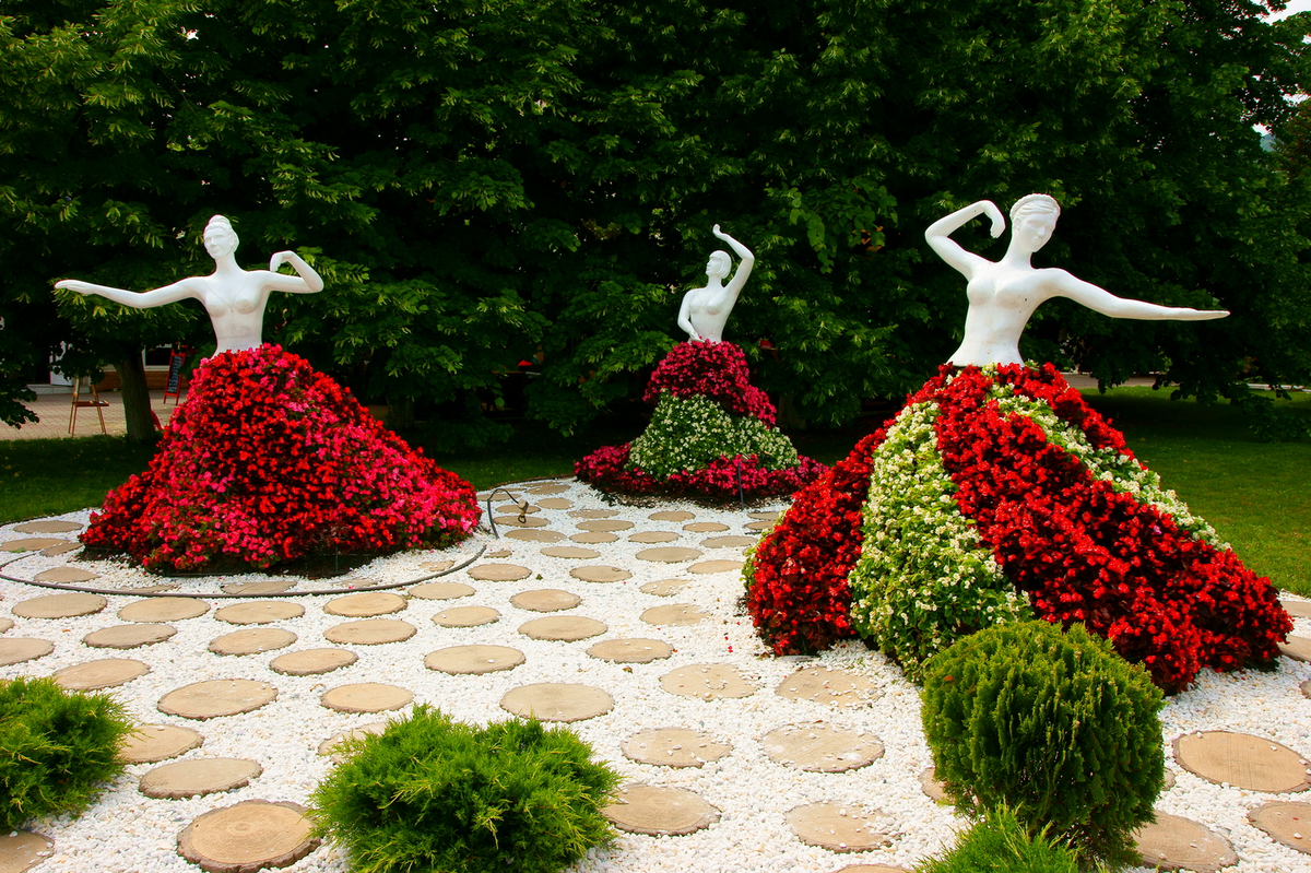 Фигурные клумбы