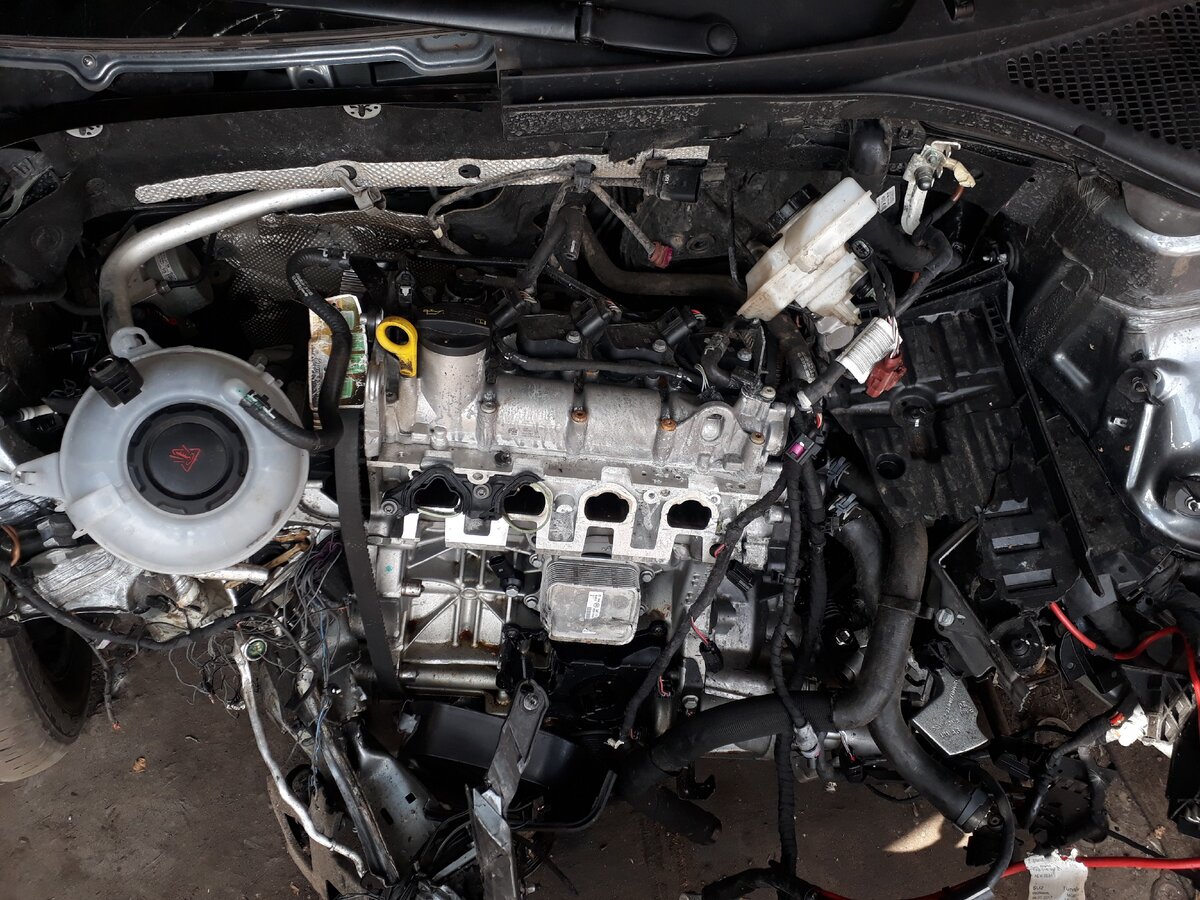 двигатель CWVA Skoda Octavia A7 после аварии