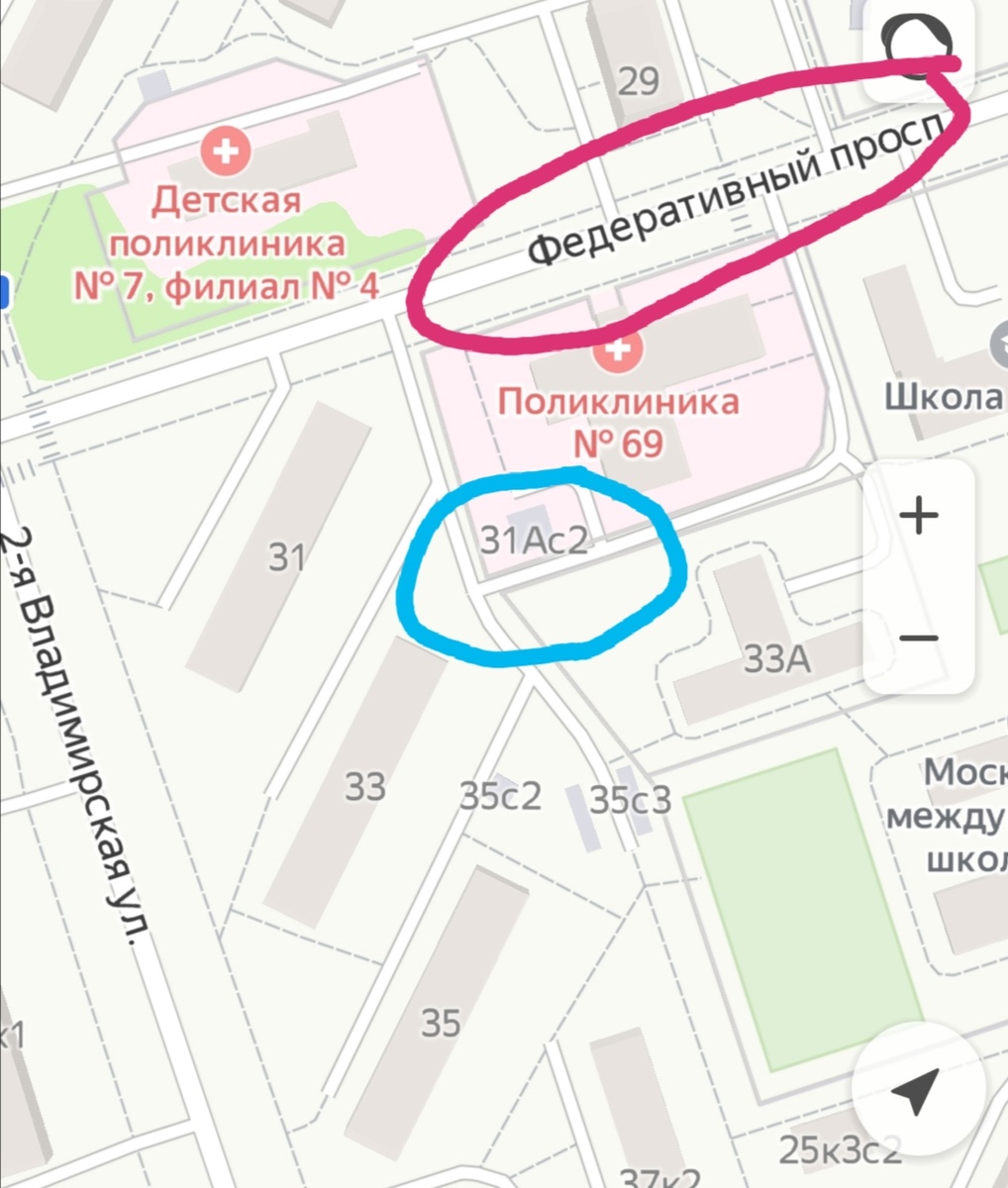 Написано Федеративный проспект (обведено красным) и номер 31 (обведено синим).