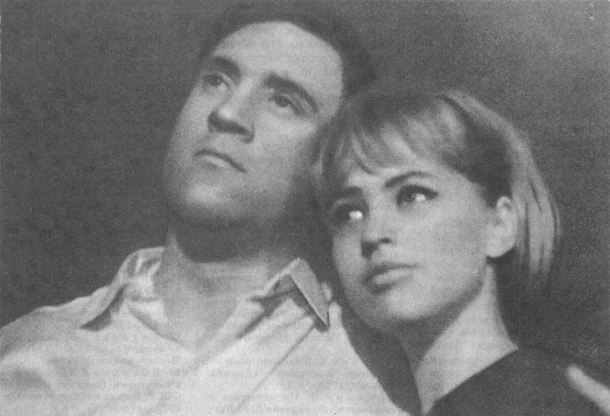 Владимир Высоцкий и Татьяна Иваненко в спектакле Театра на Таганке «Послушайте!» (1967 год)