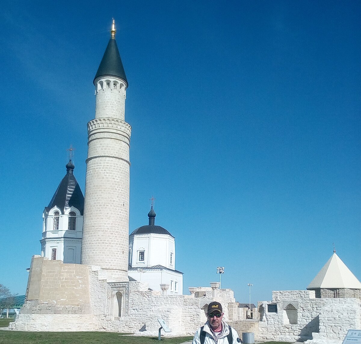 Личное фото. Отреставрированные остатки ханского дворца.