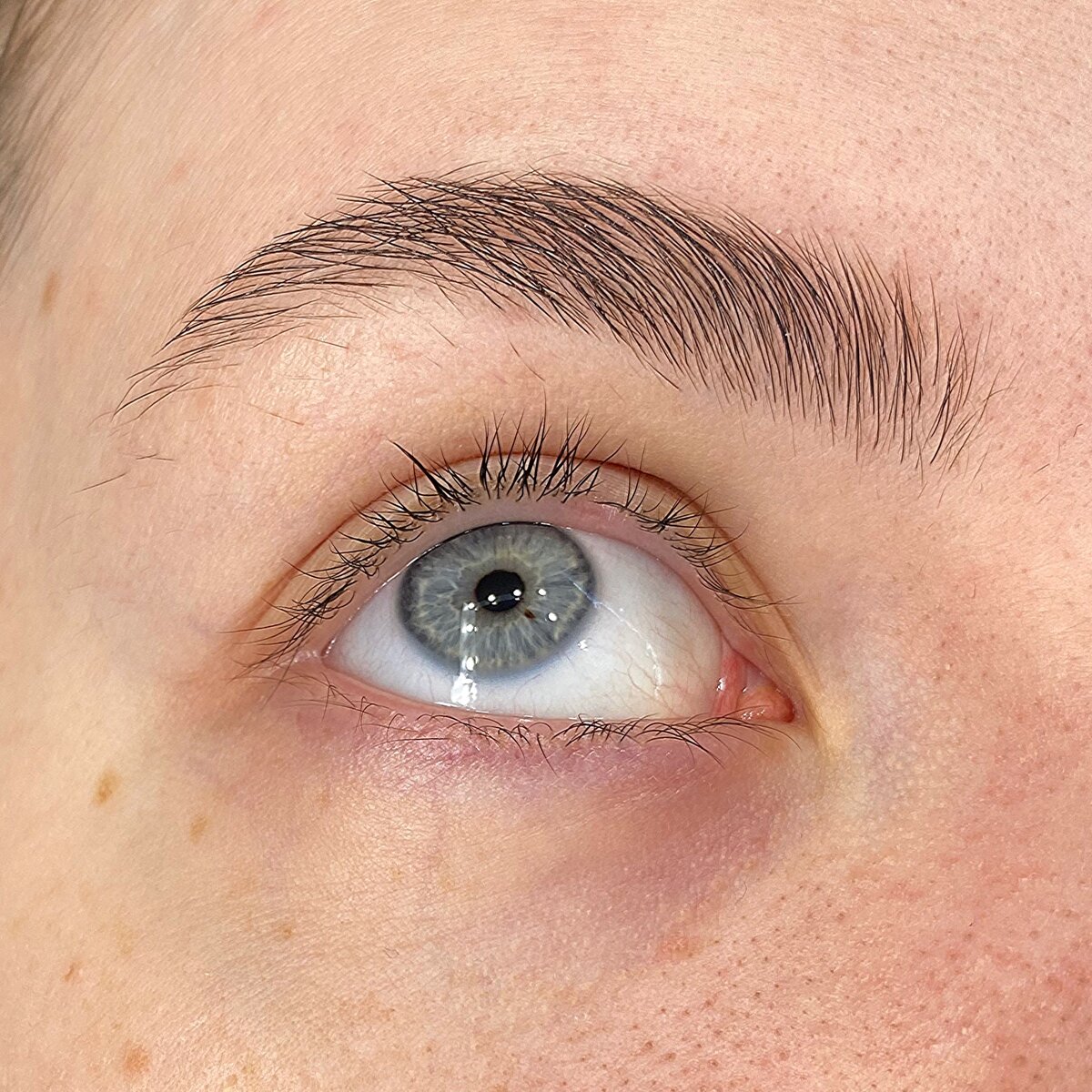 Мои ресницы после постоянного наращивания в течение года.