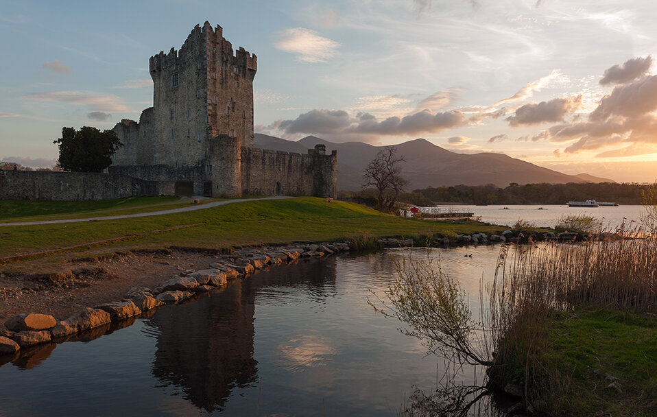 Castle ireland. Замок Ross Castle, Ирландия. Замок Килларни Ирландия. Графство Керри Ирландия. Национальный парк Килларни (графство Керри).