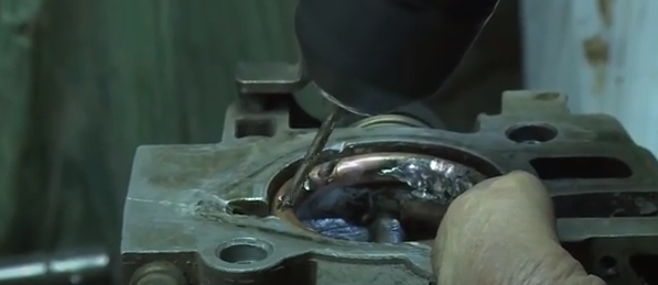 Простое изобретение мастера из Уфы позволяет прибавлять мощность авто до 20% и экономить до 30% топлива, показываю