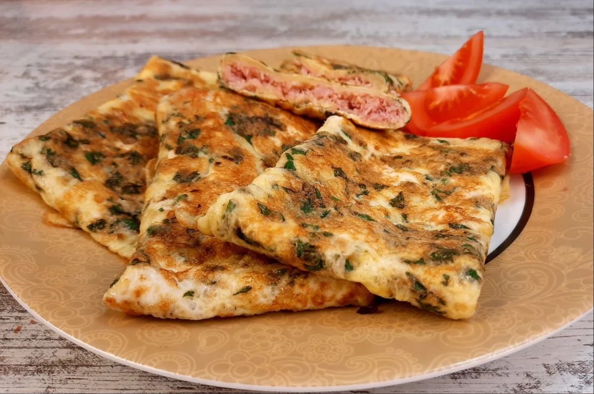 яичный конвертик с сыром картинки. конвертик из яиц с начинкой. конвертик из яиц с начинкой. конвертики сыром и сыром с ветчиной. конвертики с ветчиной и сыром.