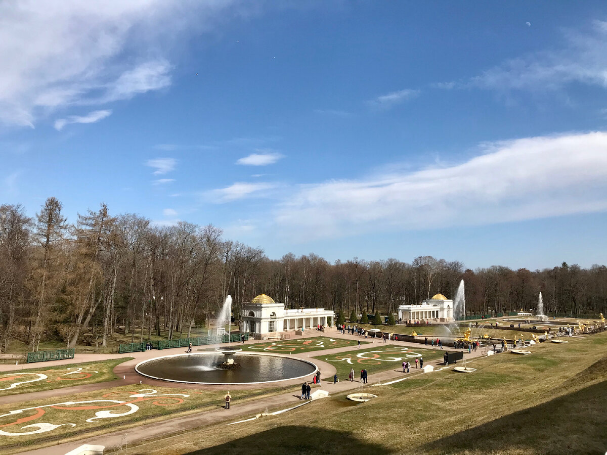 При входе в Нижний сад