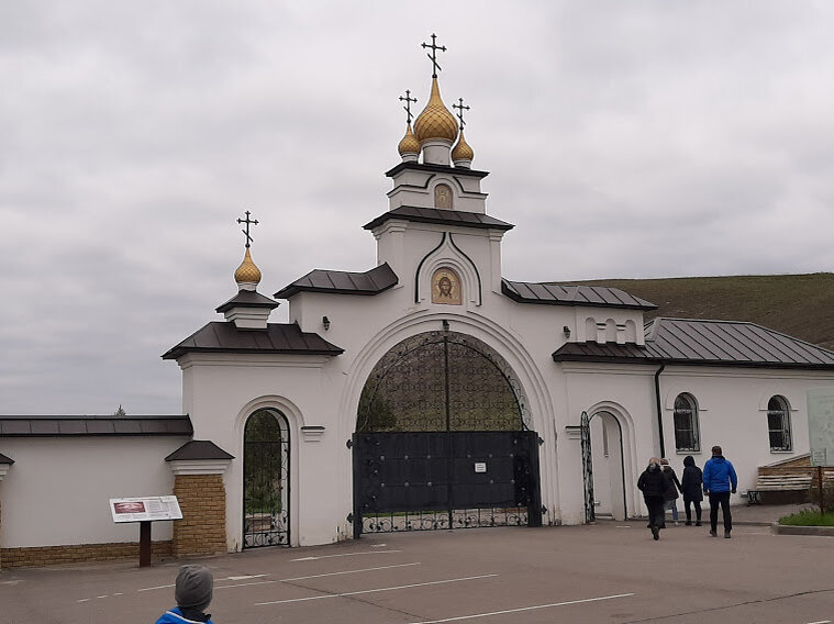 Вход в монастырь.