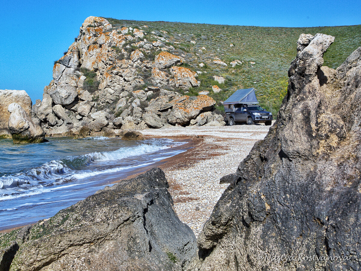 Стоянка в бухтах Генеральских пляжей на машине (даже в рамках грунтовой дороги общего пользования) запрещена