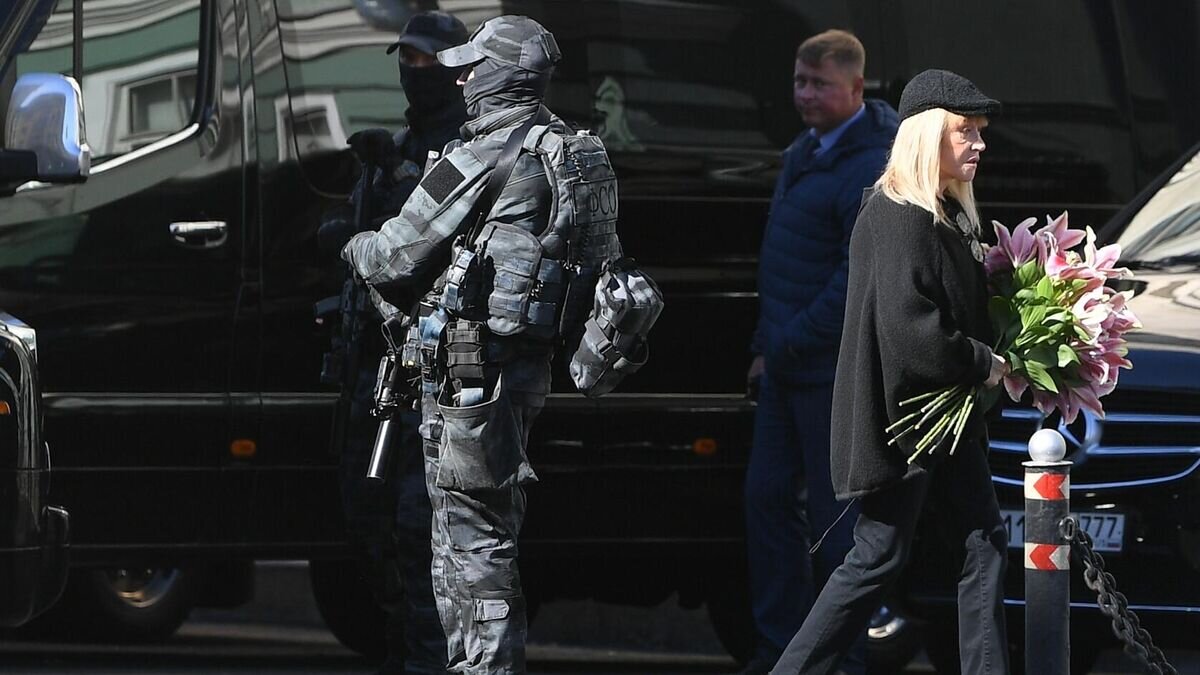    Певица Алла Пугачева идет на церемонию прощания с бывшим президентом СССР Михаилом Горбачевым в Колонном зале Дома союзов в Москве© РИА Новости / Алексей Майшев
