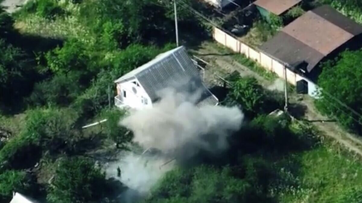    Кадр видео уничтожения базы иностранных наемников в Харьковской области© РИА Новости