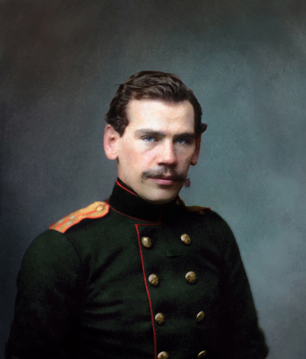Это мужественный военный - будущий классик мировой литературы Лев Толстой. Фото Яндекс.Картинки. 