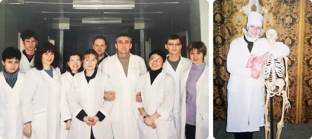 В медицинском университете. У каждого уважающего себя студента-медика есть фото со скелетом 😃