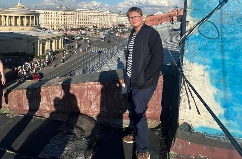     Миша Попов в свои 14 лет знает историю идеально. Фото: из архива семьи