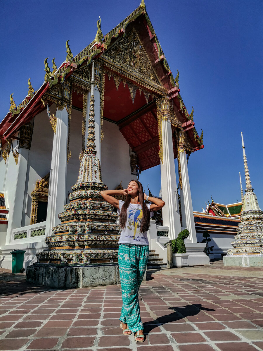 Разноцветные ступы в храме Ват Пхо, Бангкок, Таиланд