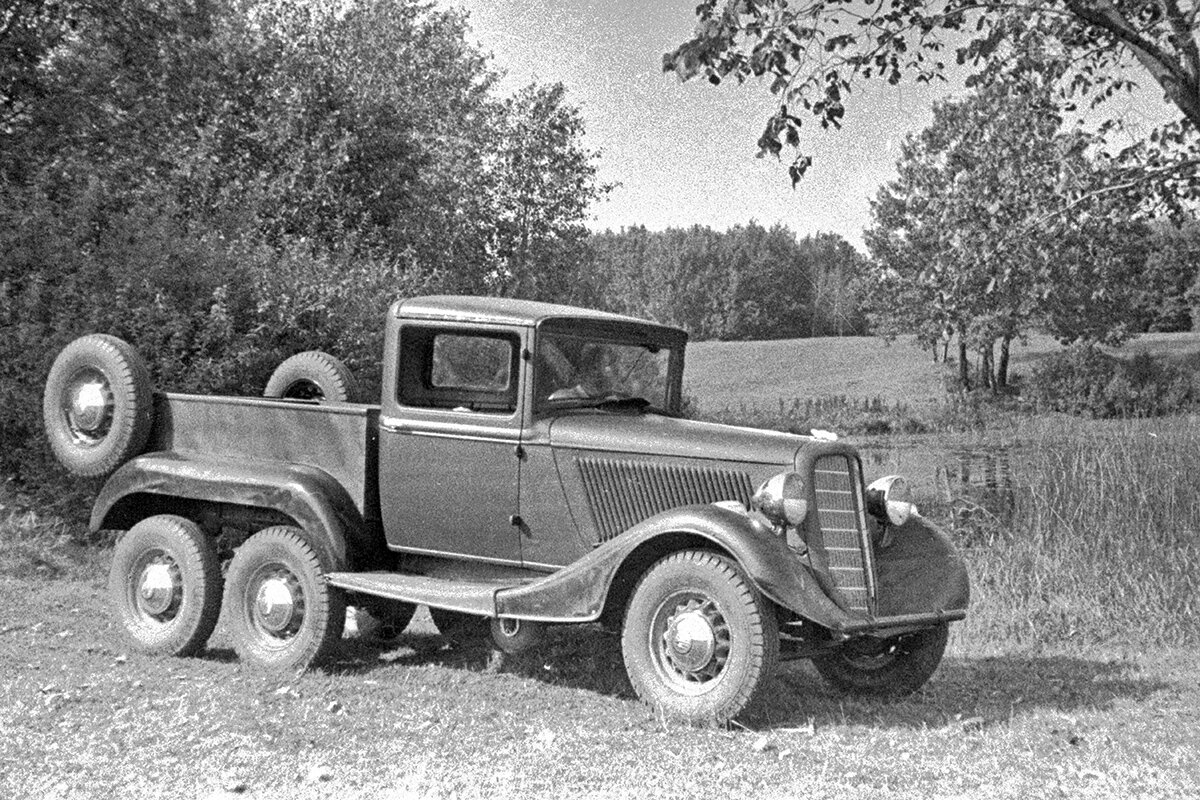 Первый автомобиль ГАЗ с индексом «21» – опытный трехосный пикап 1937 года 