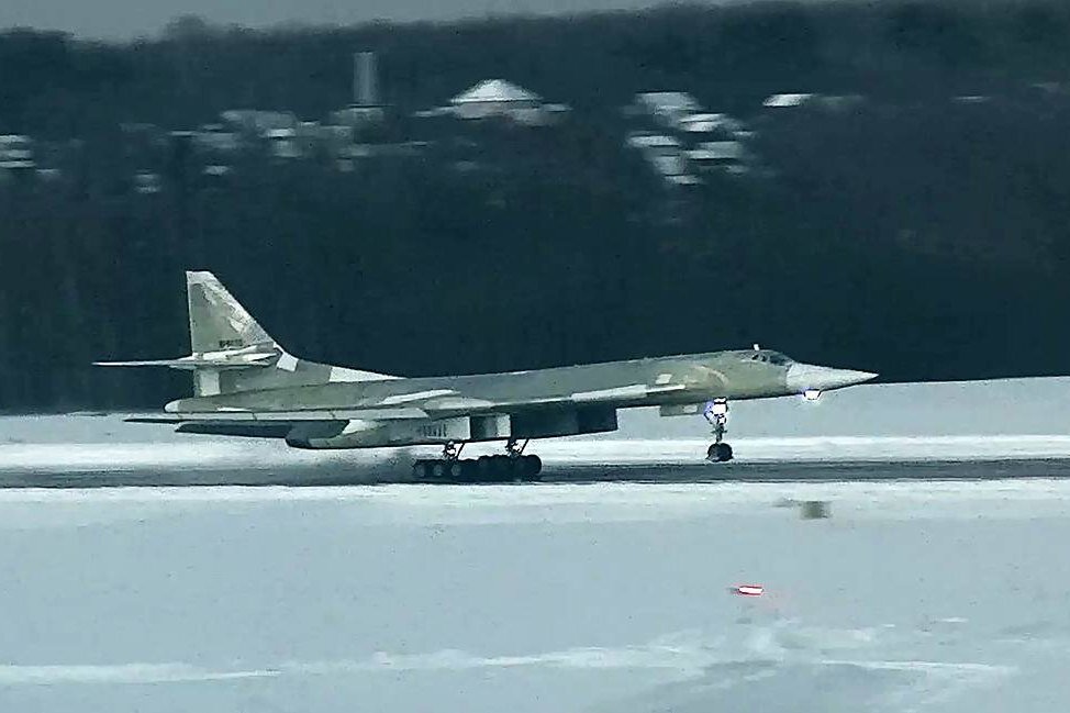     Стратегический бомбардировщик Ту-160М «Белый лебедь» впервые взлетел после модернизации