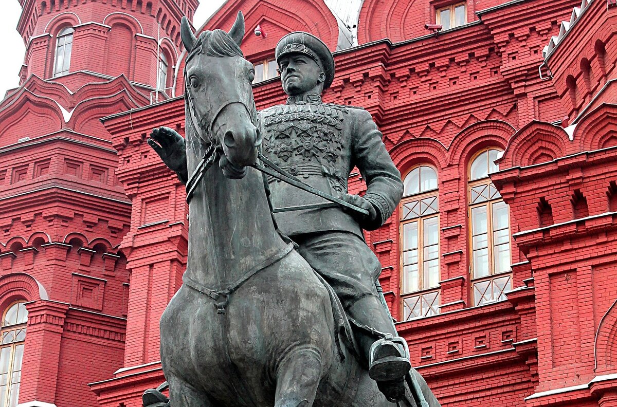 памятник маршалу жукову на красной площади