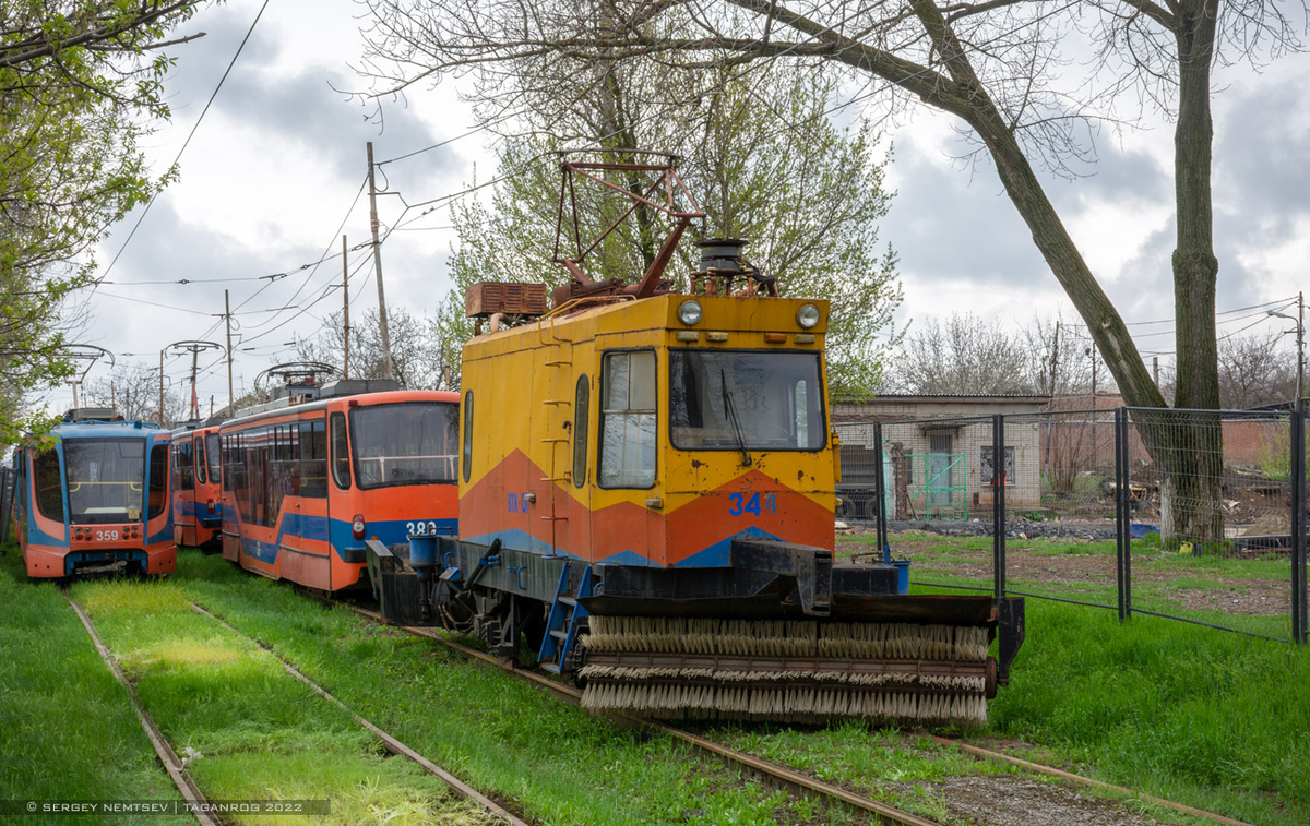 Приобретенный Тулой снегоочиститель ВТК-01 еще в Таганроге, вид со стороны щеточного механизма, 22.04.2022 года, источник https://transphoto.org/photo/1602944/?vid=561557, автор фото Сергей Nemtsev