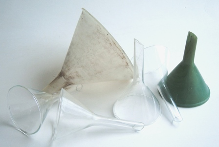 Воронки стеклянные и полимерные