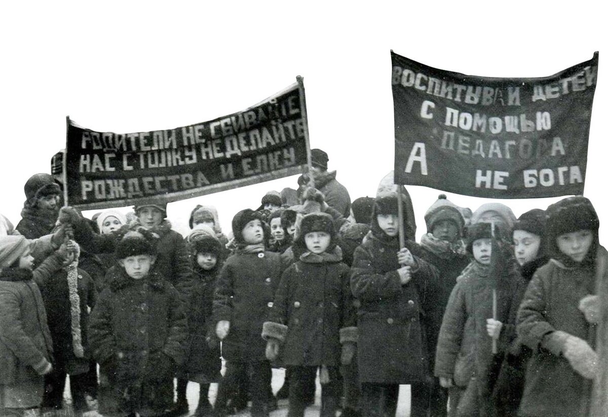 Воспитанники детских садов на антирелигиозной демонстрации. 1929 г. Москва, Бауманский район