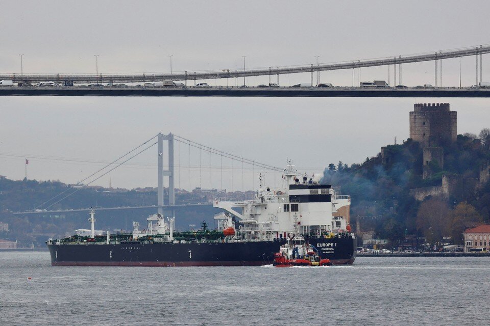     Движение судов по Босфору временно приостановлено  REUTERS