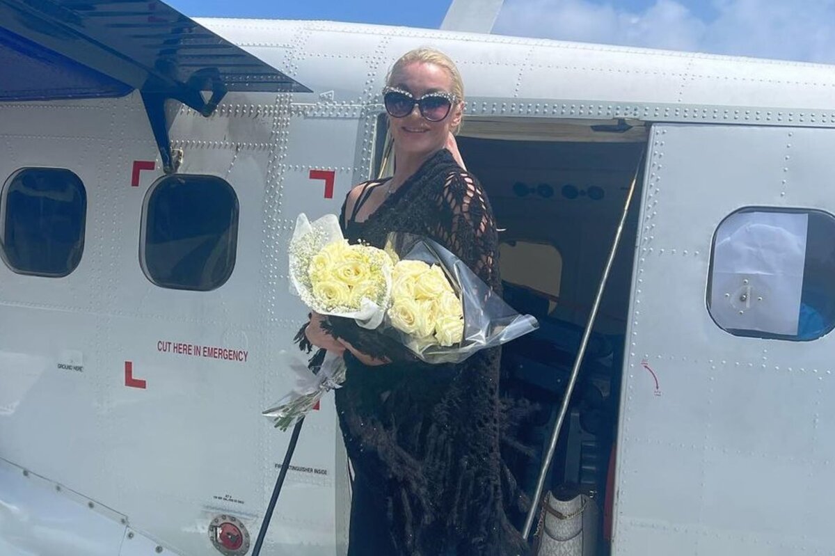     «Сломался гидросамолет»: отдых Анастасии Волочковой на Мальдивах начался с неприятности