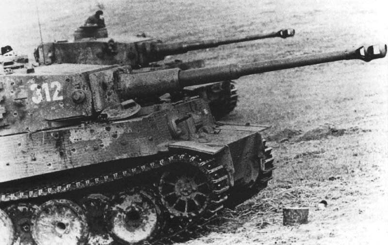 Немецкие танки PzKpfw VI Ausf. E "Тигр" на Восточном фронте  фото из topwar.ru