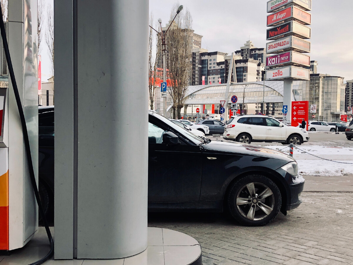 Расход бензина в пределах 9 литров на сотню. Вполне нормально для двигателя 1.6 л