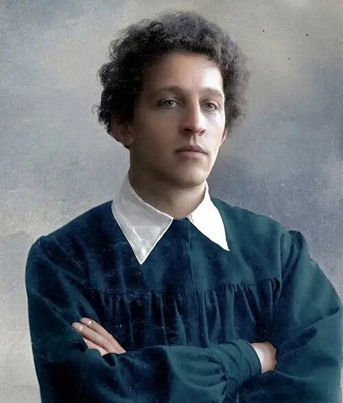 Почему Одоевцева во всех своих книгах называла Блока блондином? 