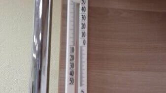     В Нижнекамске родители учеников школы № 14 пожаловались на холод в кабинетах учебного заведения. Обращение появилось в городском Telegram-канале.