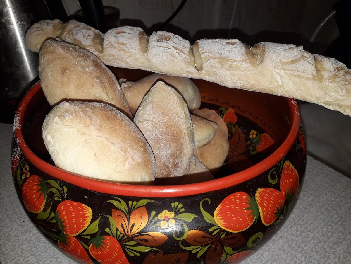 Часть моих вчерашних пирогов и попытка сделать французский батон