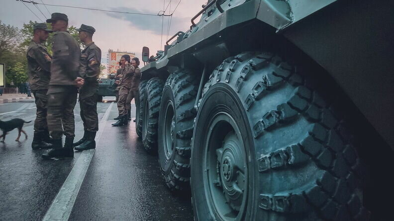     В Ростовской области военкоматы якобы ведут подготовку не только к частичной, но и полной мобилизации, рассказал военком Азова и Азовского района Александр Жуков.