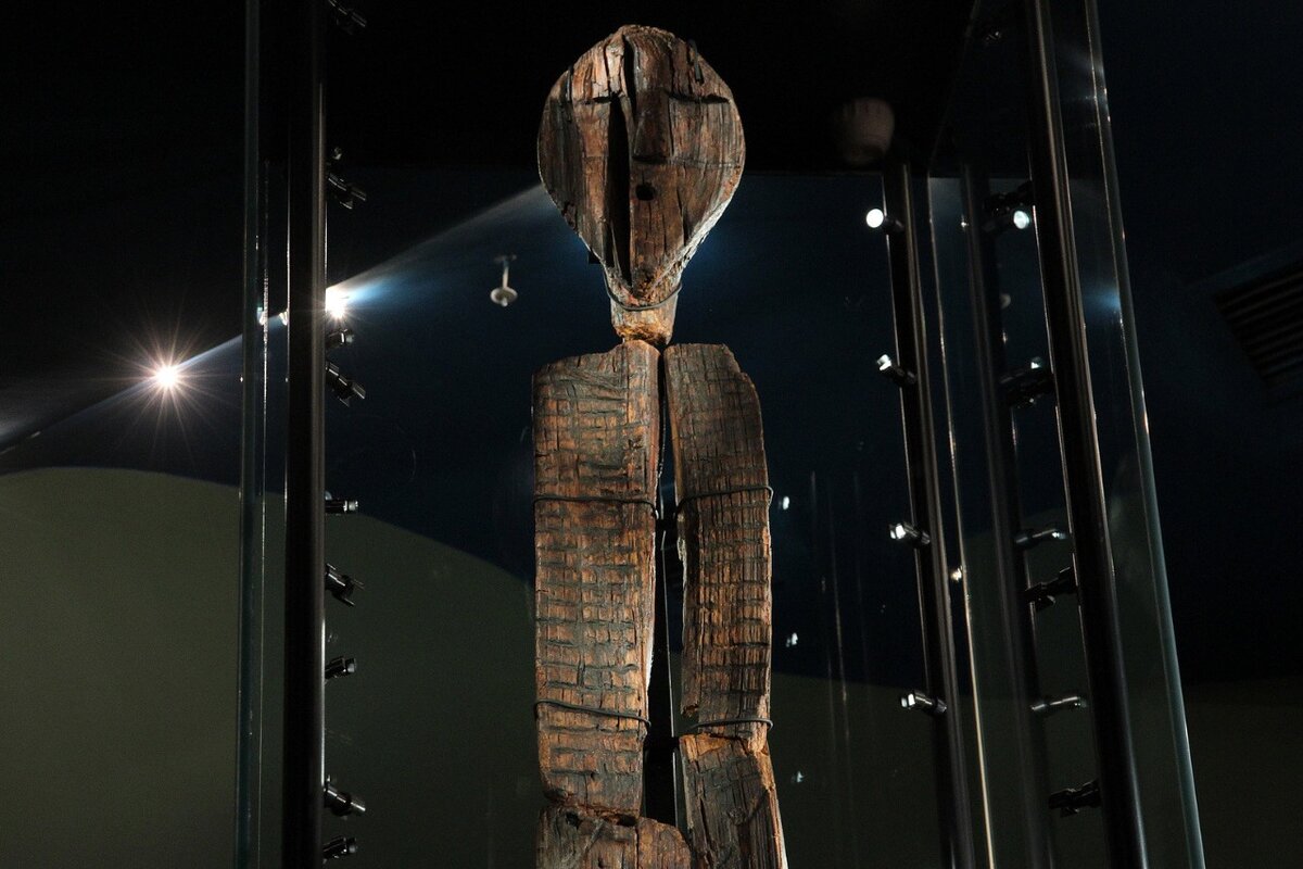 Большой Шигирский идол. Источник фото: https://uole-museum.ru/