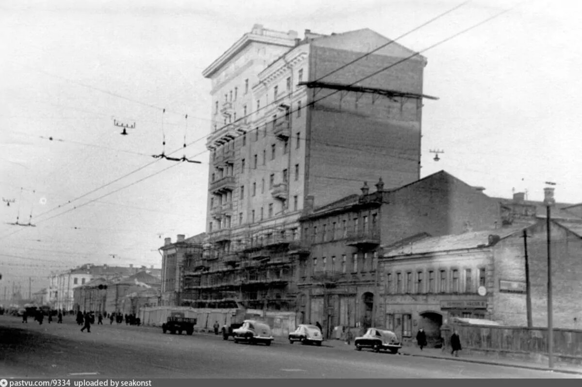 Спрятанный дом, в котором родился Владимир Высоцкий. А также где он жил  последние 10 лет и как сейчас выглядят могилы актера и его отца | Горожанин  | Дзен