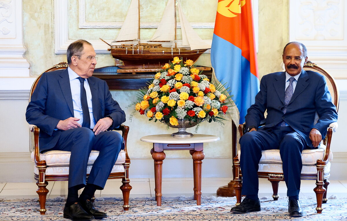    Министр иностранных дел РФ Сергей Лавров и президент Эритреи Исайяс Афеворки  Пресс-служба МИД РФ/ТАСС