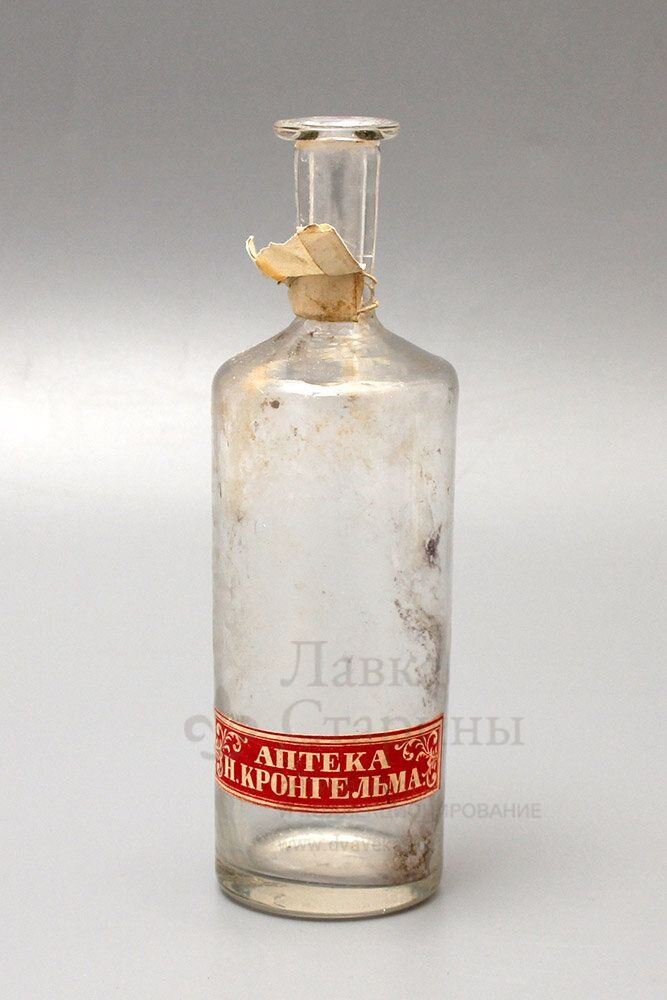 Оригинальные стеклянные бутылки с маслом, сложенные