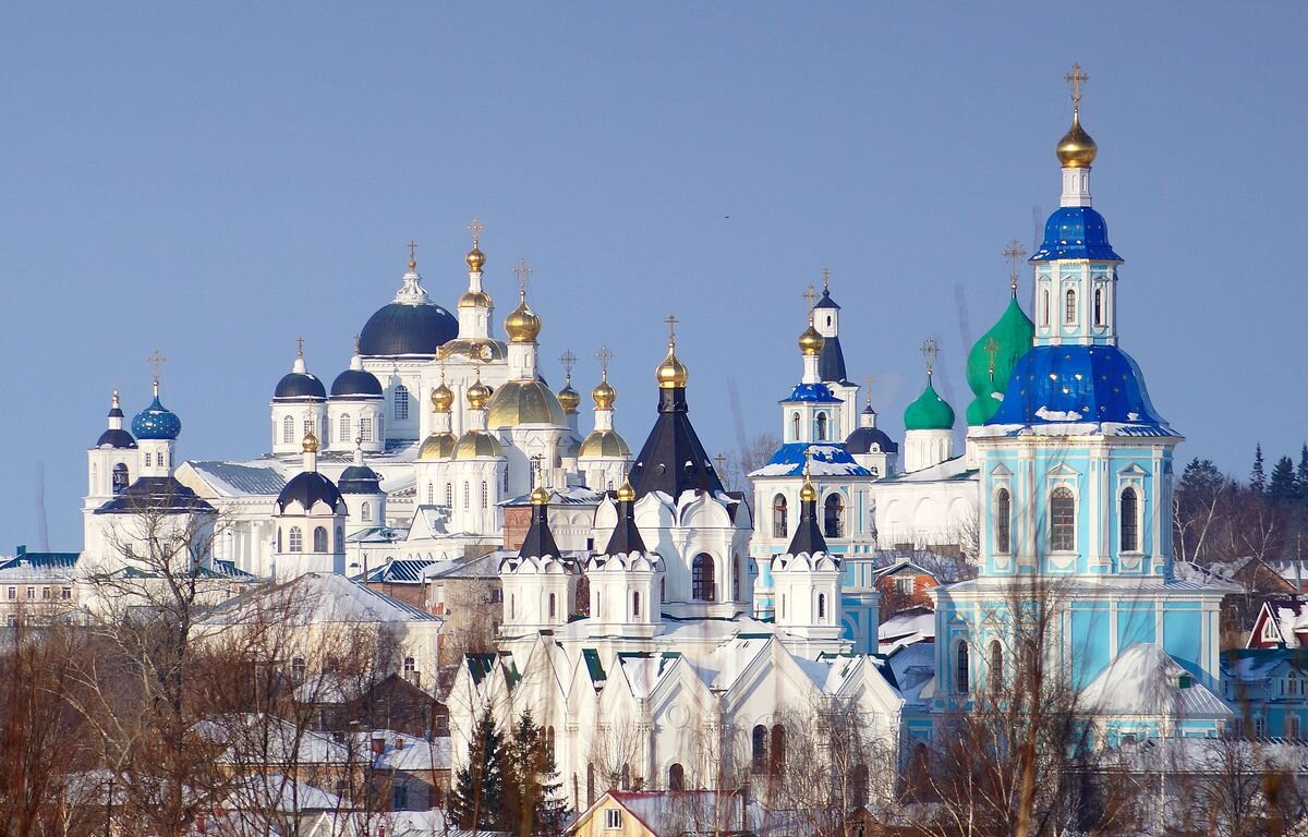 Новгород сколько храмов. Воскресенский собор Арзамас зимой. Воскресенский собор Арзамаса весной. Виды Арзамаса с церквями\. Воскресенский собор Арзамас золотые купола.