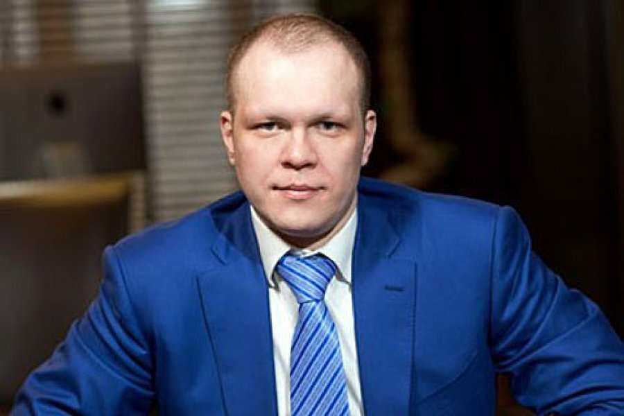 Денис Дзензерский. Автор: https://finclub.net/media/k2/items/cache/718421c086a1791f56a138039dbfda6e_XL.jpg