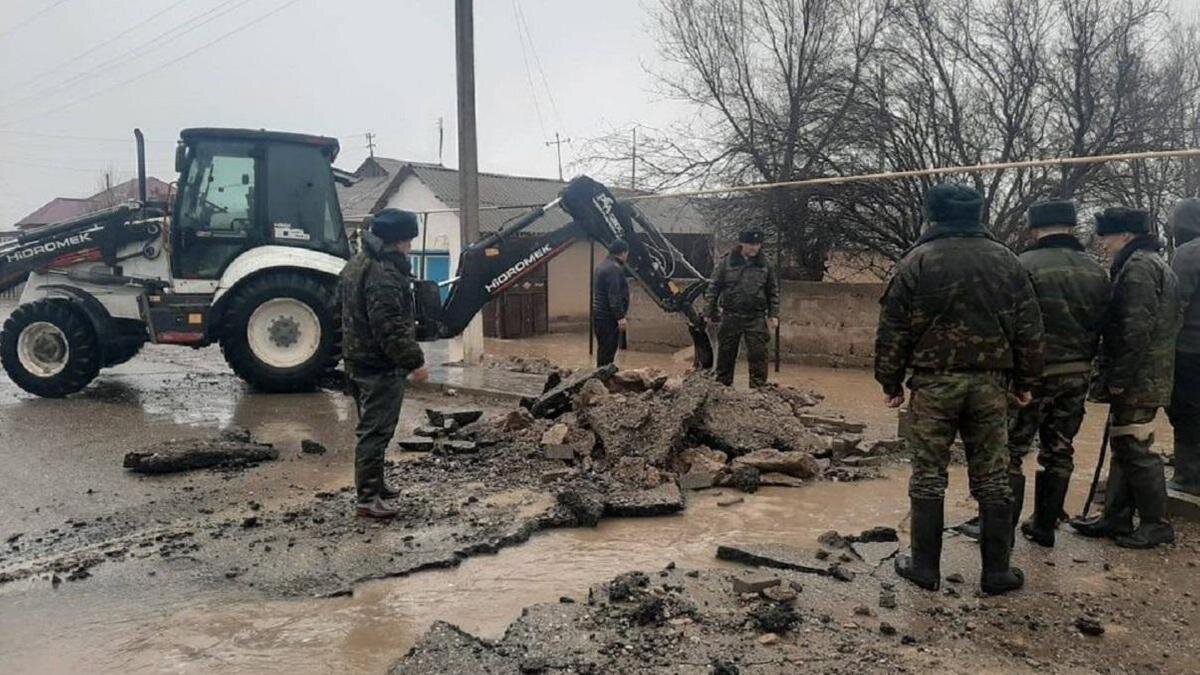   Спасатели ликвидируют последствия подтопления:instagram.com/turkistan_tjd