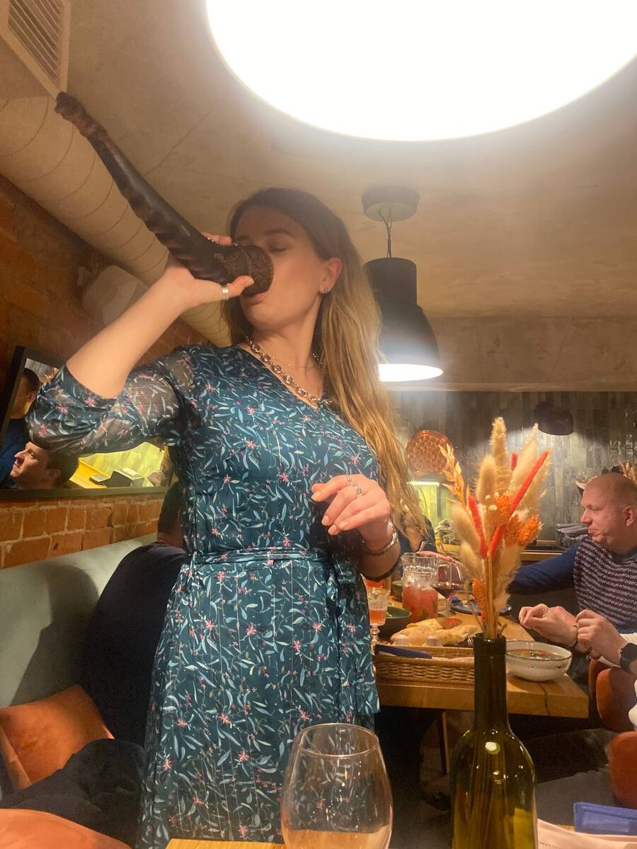 Вот такой кубок вина пришлось выпить)