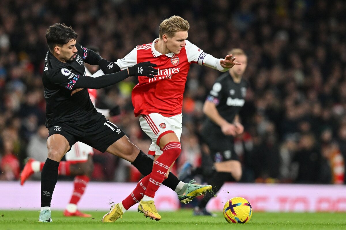 Футбол премьер лига арсенал. Martin Ødegaard Arsenal. Арсенал Вест Хэм. Арсенал Лондон фото