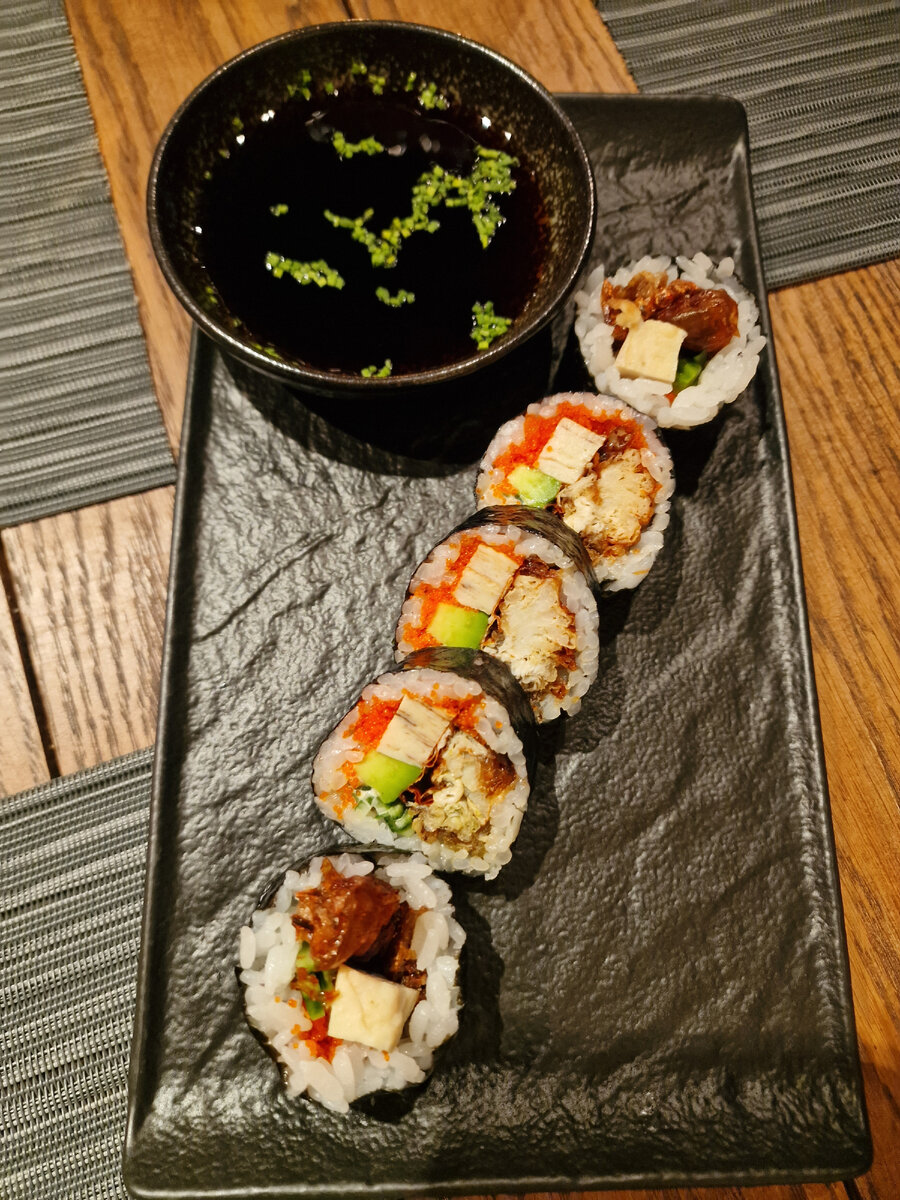 Ролл с мягким крабом 2990 руб.