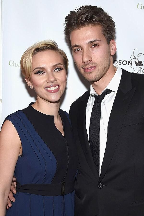 Скарлетт Йоханссон со своим братом Хантером 