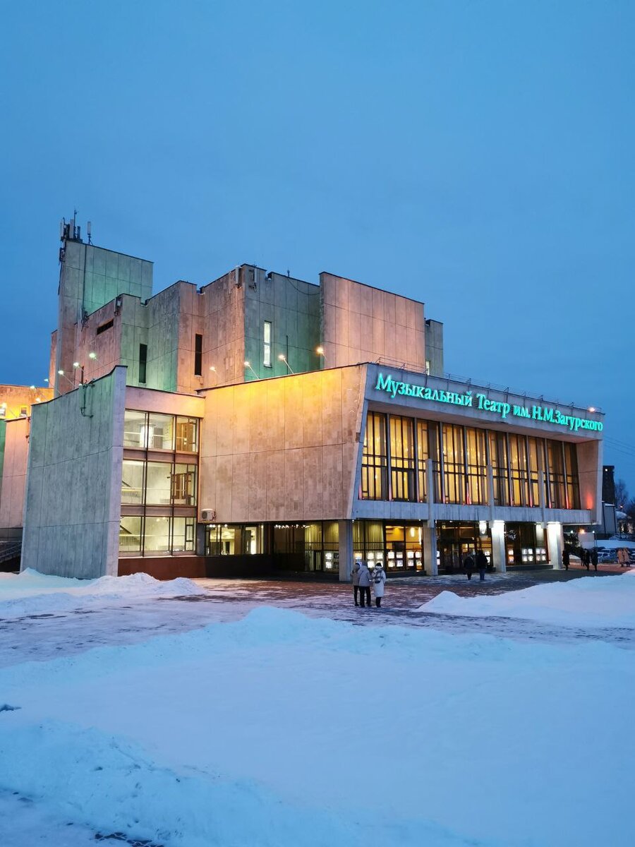 Иркутский областной музыкальный театр. Будете в Иркутске, обязательно сходите! Кстати, от театра открывается один из лучших видов на Иркутск. 