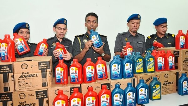 В Малайзии полиция арестовала крупную партию контрафактных масел