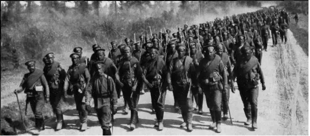Русский полк на марше, август 1914 года