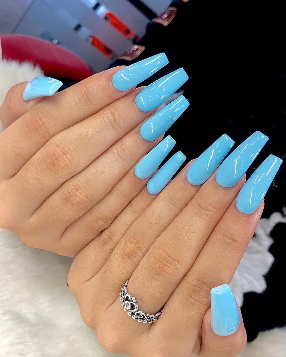 https://krasavica.info/46656-goluboj-manikjur-na-dlinnye-nogti.html